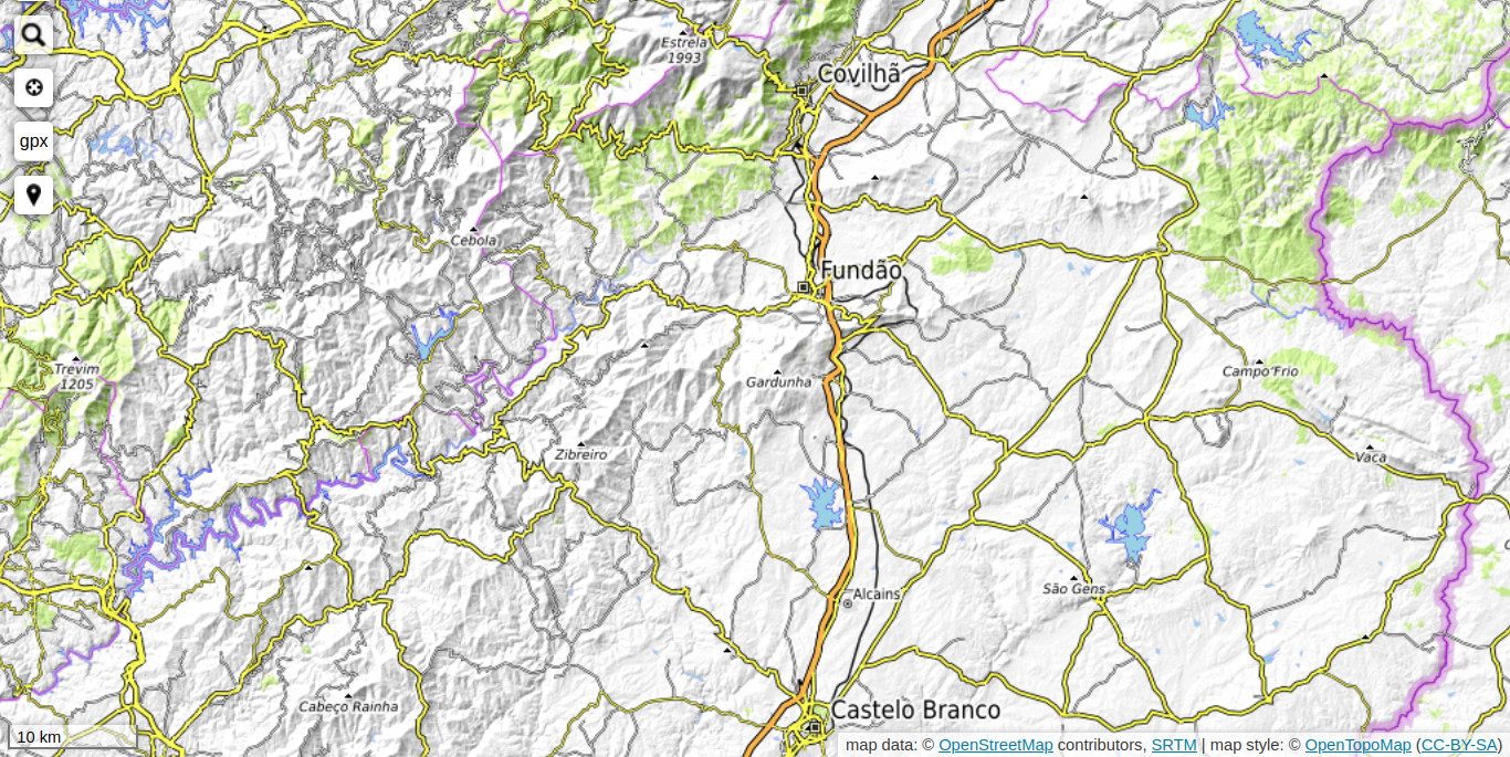 Topographic map of a region with roads and natural features in Portugal.