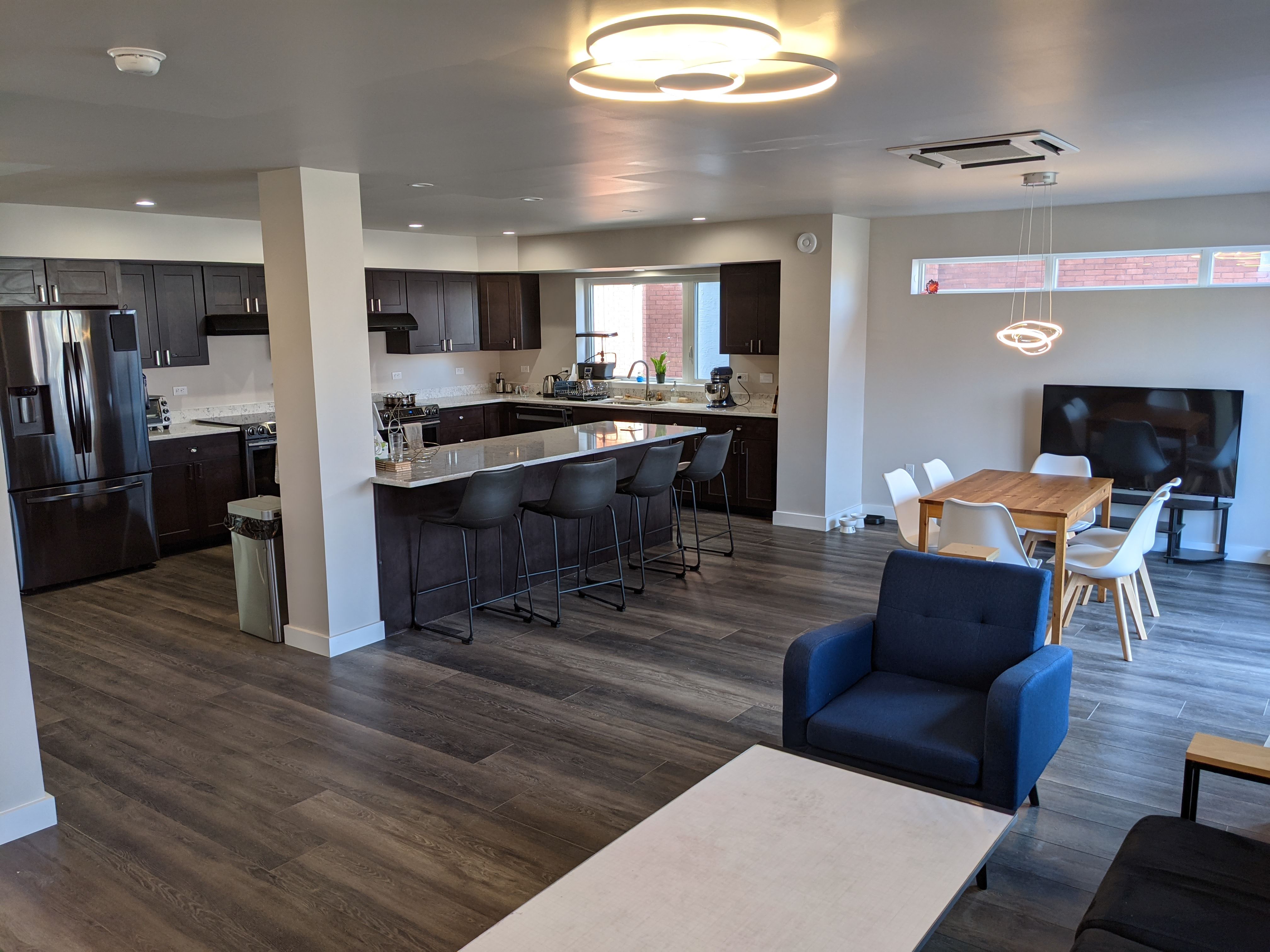 Spacious community kitchen and lounge with modern decor and seating.